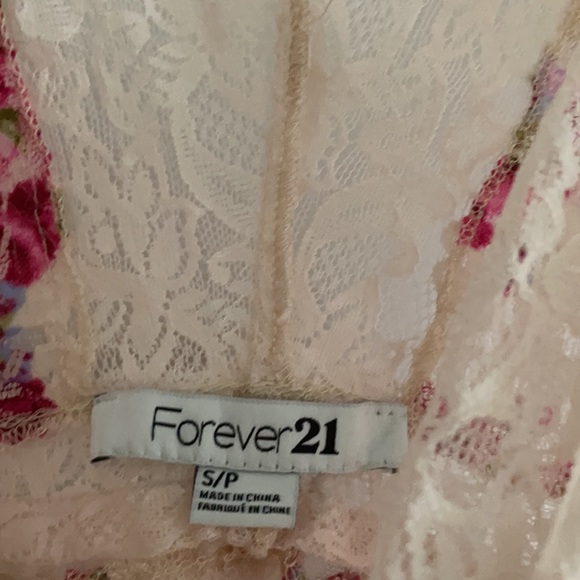 Small forever 21 lace top - Picture 2 of 3